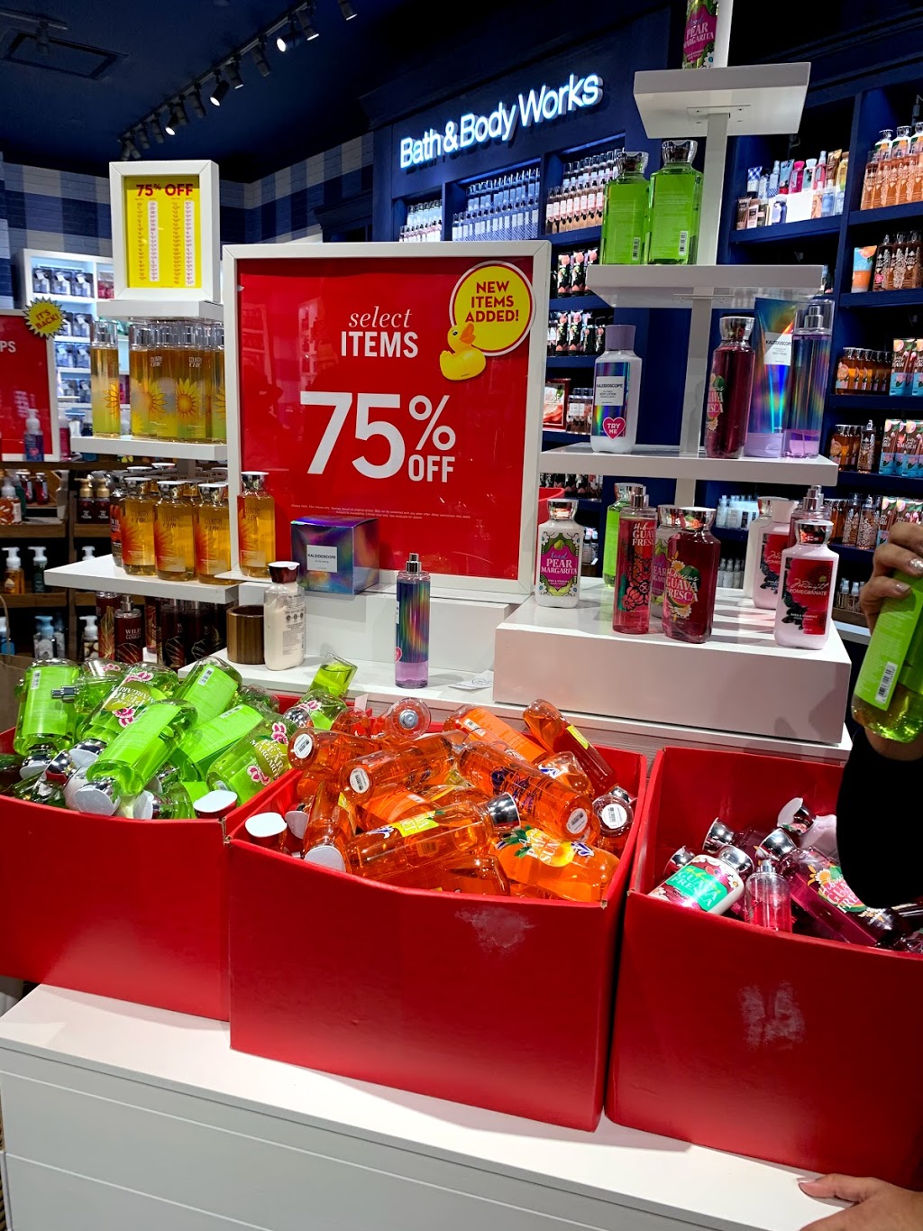 Bath & Body Works | 4975 International Dr, Orlando, FL 32819, USA | Phone: (407) 351-1822