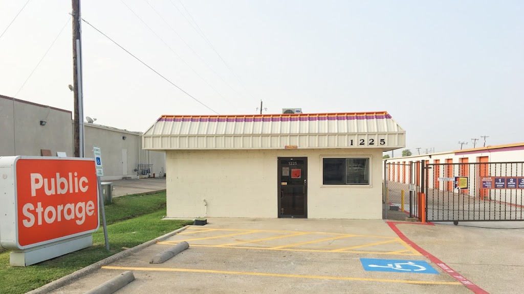 Public Storage | 1225 W Trinity Mills Rd, Carrollton, TX 75006, USA | Phone: (972) 695-9426