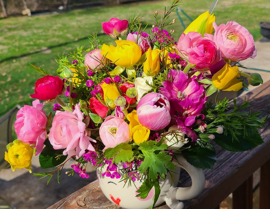 Mommas Flowers and More, LLC | 337 Northway Dr, Berea, KY 40403, USA | Phone: (859) 756-3955