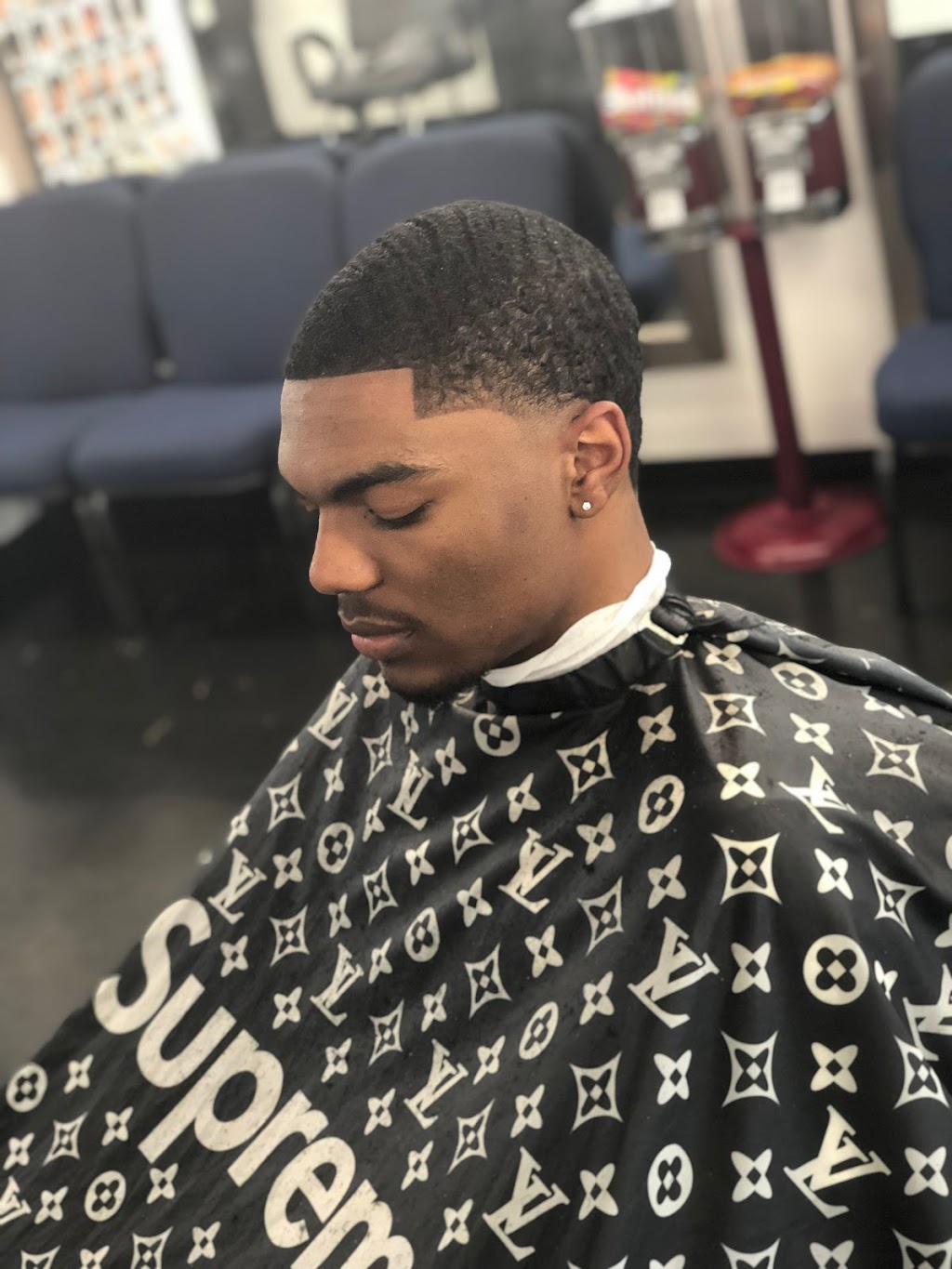 Mr.Roberts Cuts Barbershop | 4400 Crossroads Center, Columbus, OH 43232, USA | Phone: (614) 639-1758