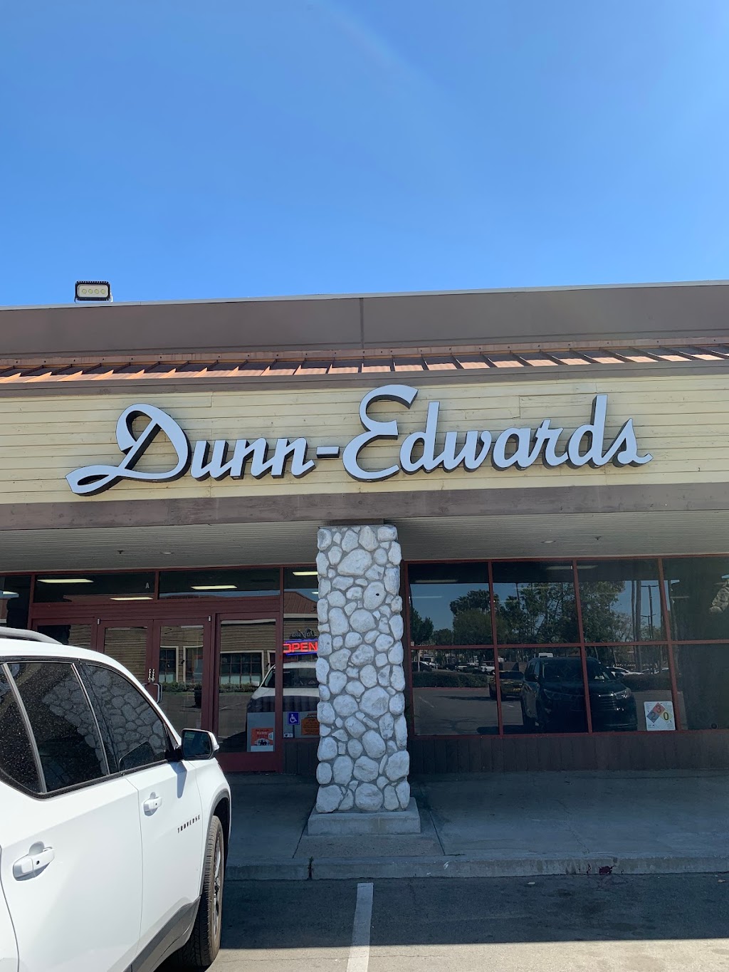 Dunn-Edwards Paints | 2401 S Vineyard Ave Suite A, Ontario, CA 91761, USA | Phone: (909) 923-5994