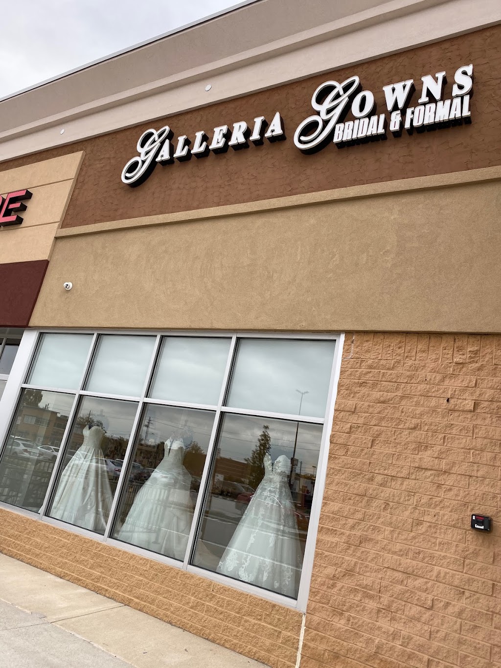 Galleria Gowns | 783B Alpha Dr, Highland Heights, OH 44143, USA | Phone: (440) 943-6065