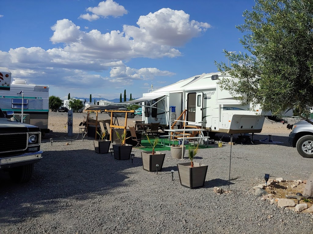 Tradewinds RV Park | 152 S Emery Park Rd, Golden Valley, AZ 86413, USA | Phone: (928) 565-5115