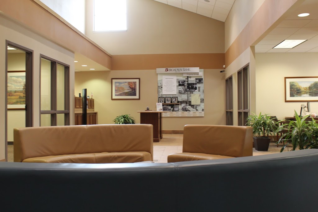 Broadway Bank - Dripping Springs Financial Center | 320 US-290, Dripping Springs, TX 78620, USA | Phone: (512) 858-1039