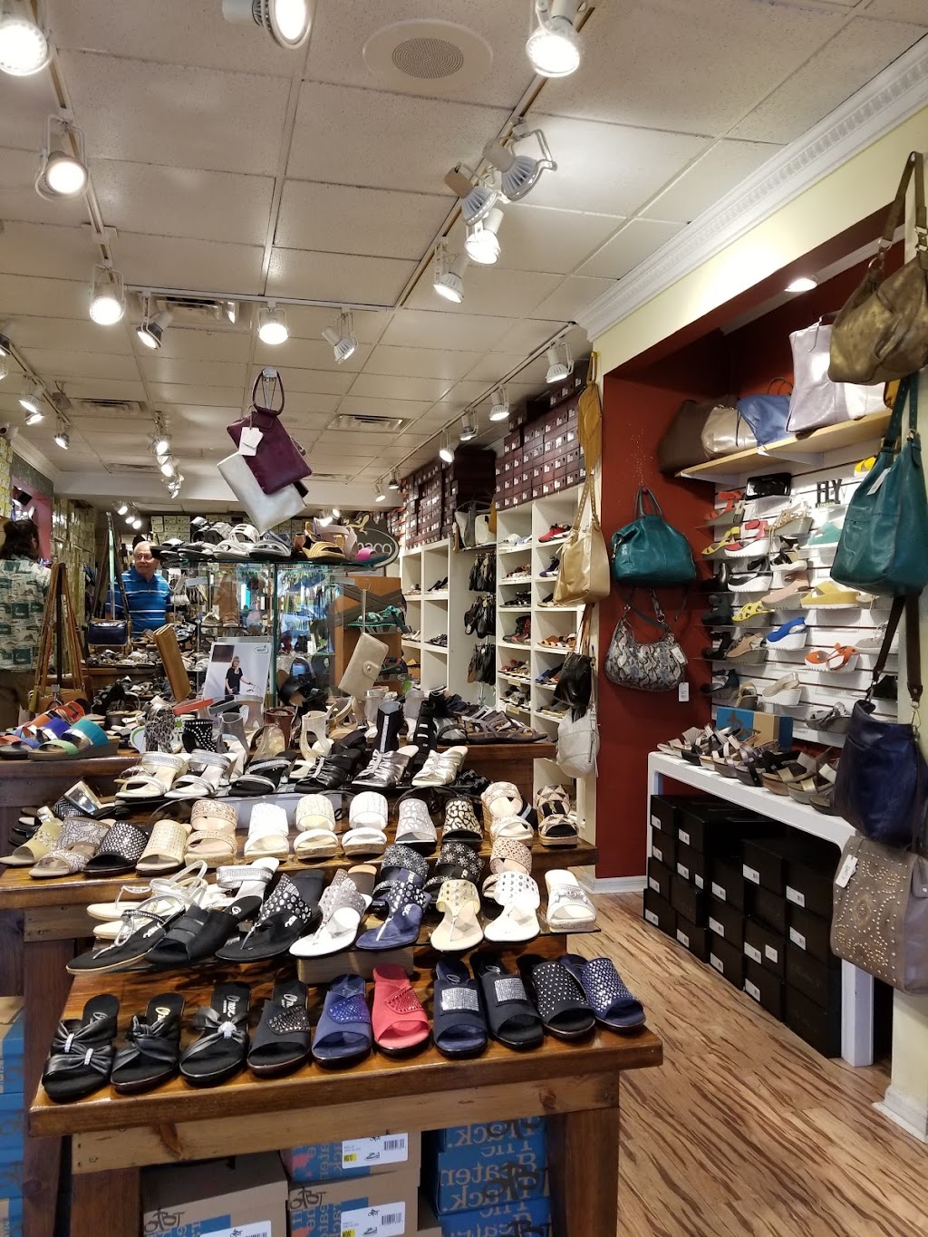 NATURAL COMFORT FOOTWEAR | 321 John Ringling Blvd, Sarasota, FL 34236, USA | Phone: (941) 388-1228