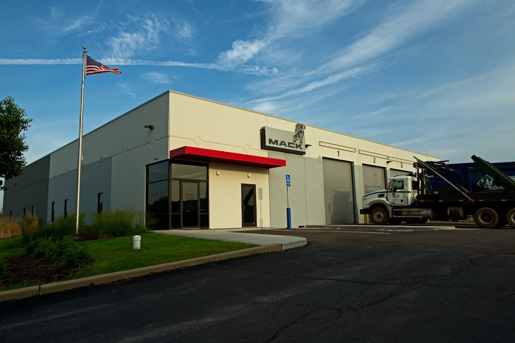 Vanguard Truck Center - St Charles Mack | 940 Harmsted Court, St Charles, MO 63301 | Phone: (636) 410-1919