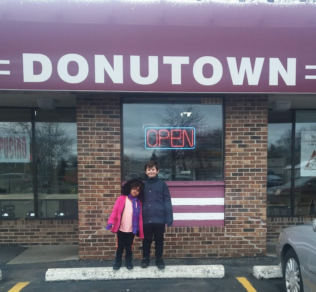 Donutown | 25580 Five Mile Rd, Redford Charter Twp, MI 48239, USA | Phone: (313) 592-0150