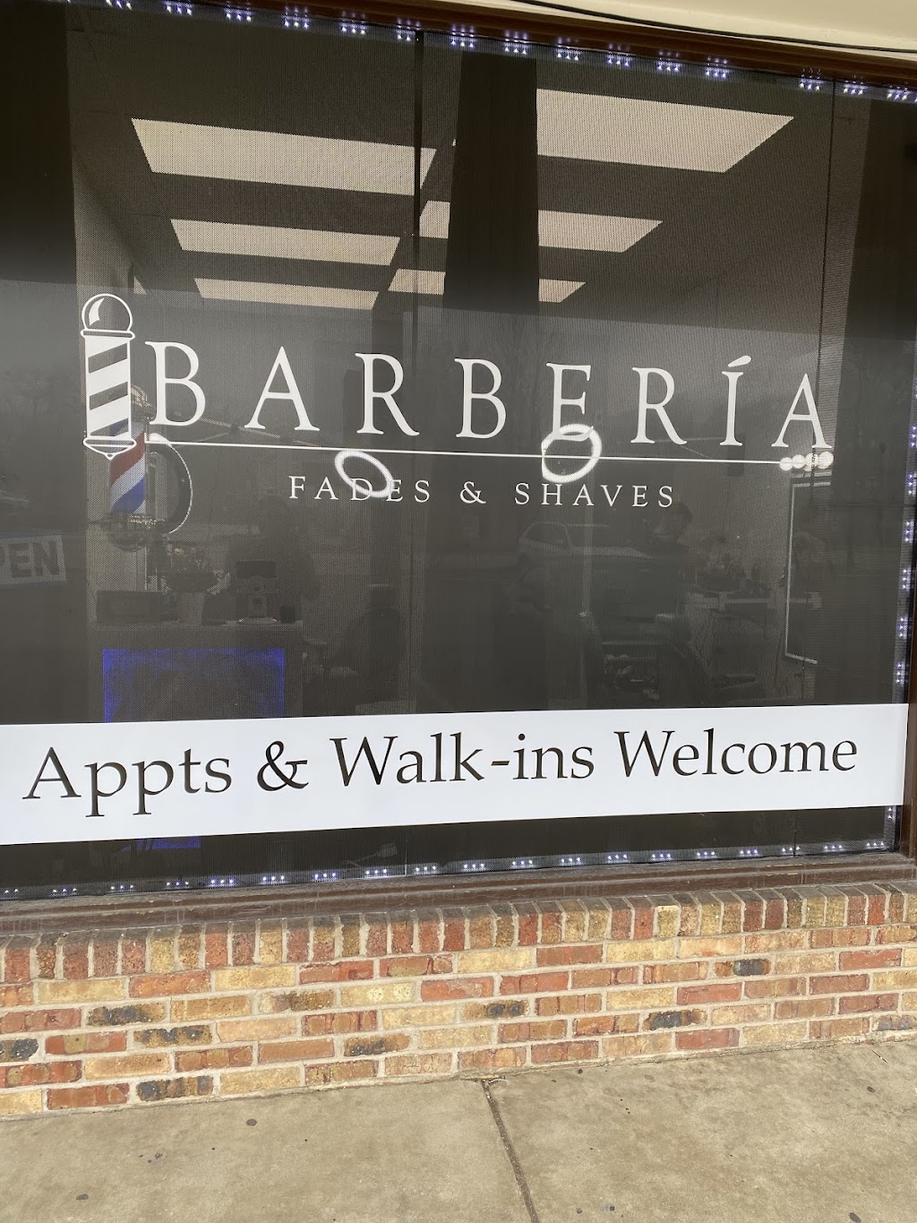 Barbería Inc | 805 N Main St, Glen Ellyn, IL 60137, USA | Phone: (630) 818-6977