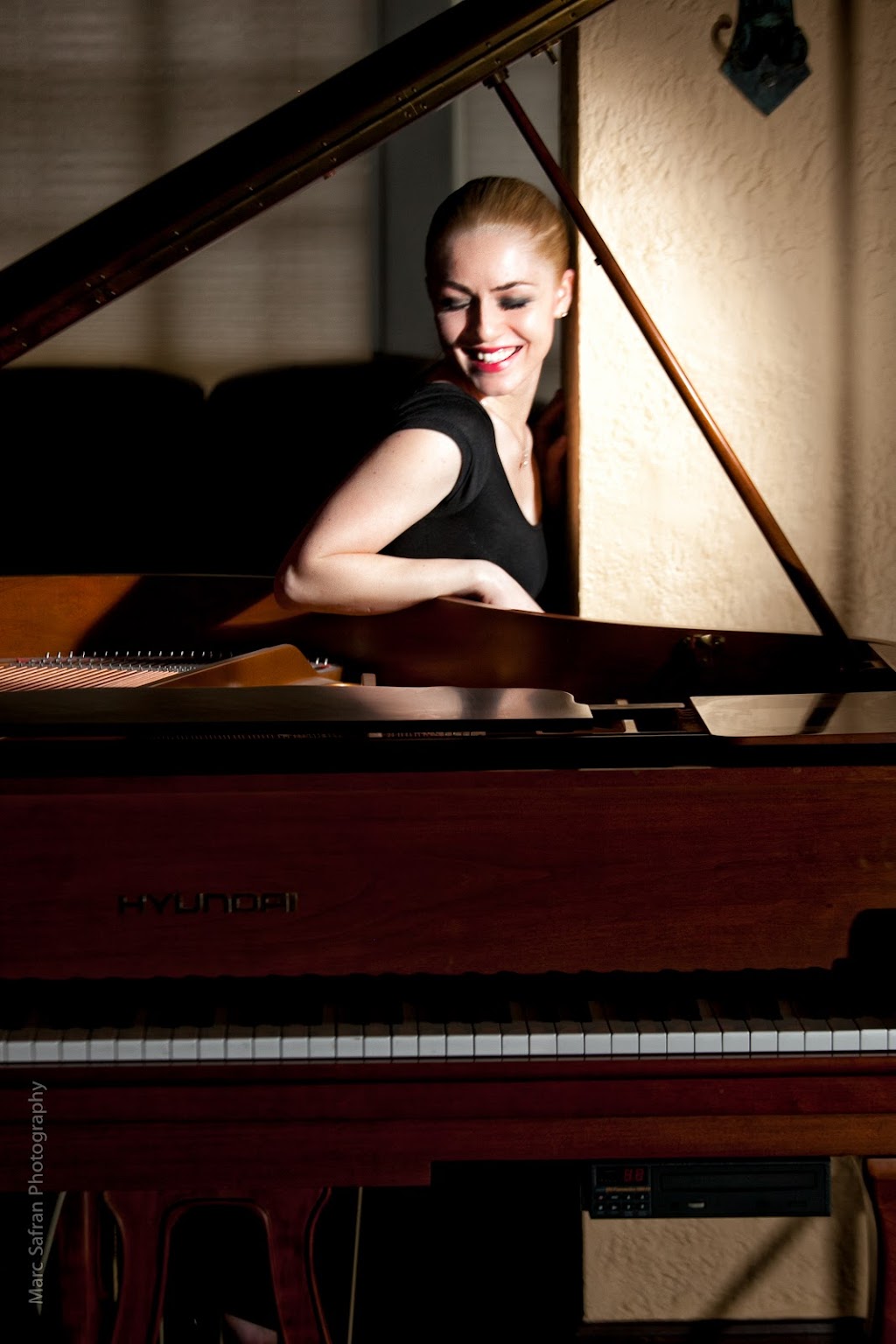 Alionas Piano Studio | 9 Woods Dr, East Hills, NY 11576 | Phone: (516) 643-4680