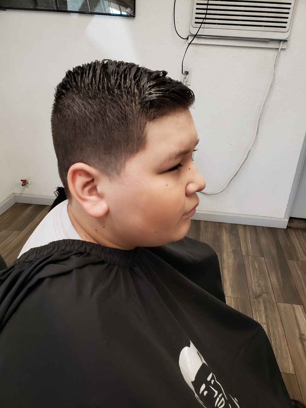 New Look Barbershop | 492 W Olive Ave, Porterville, CA 93257, USA | Phone: (559) 719-3267