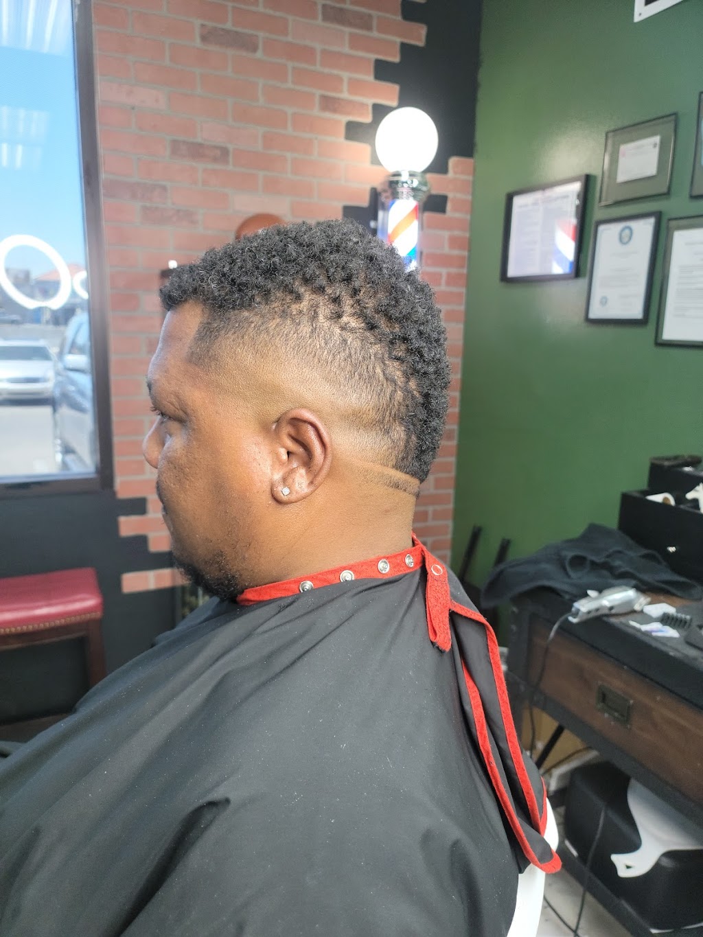 Alfonsos Barber Shop | 3850 W Desert Inn Rd #103, Las Vegas, NV 89102, USA | Phone: (725) 780-1701