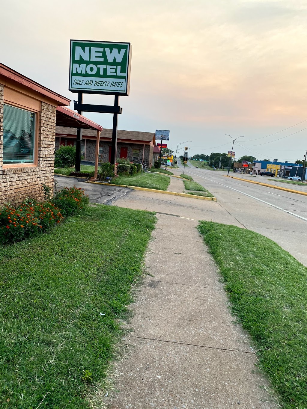 New Motel | 920 W Main St, Yukon, OK 73099 | Phone: (405) 354-8818