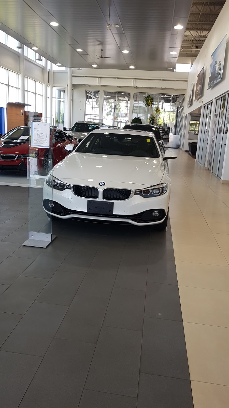 Overseas Motors BMW | 9425 Tecumseh Rd E, Windsor, ON N8R 1A1, Canada | Phone: (519) 254-4303