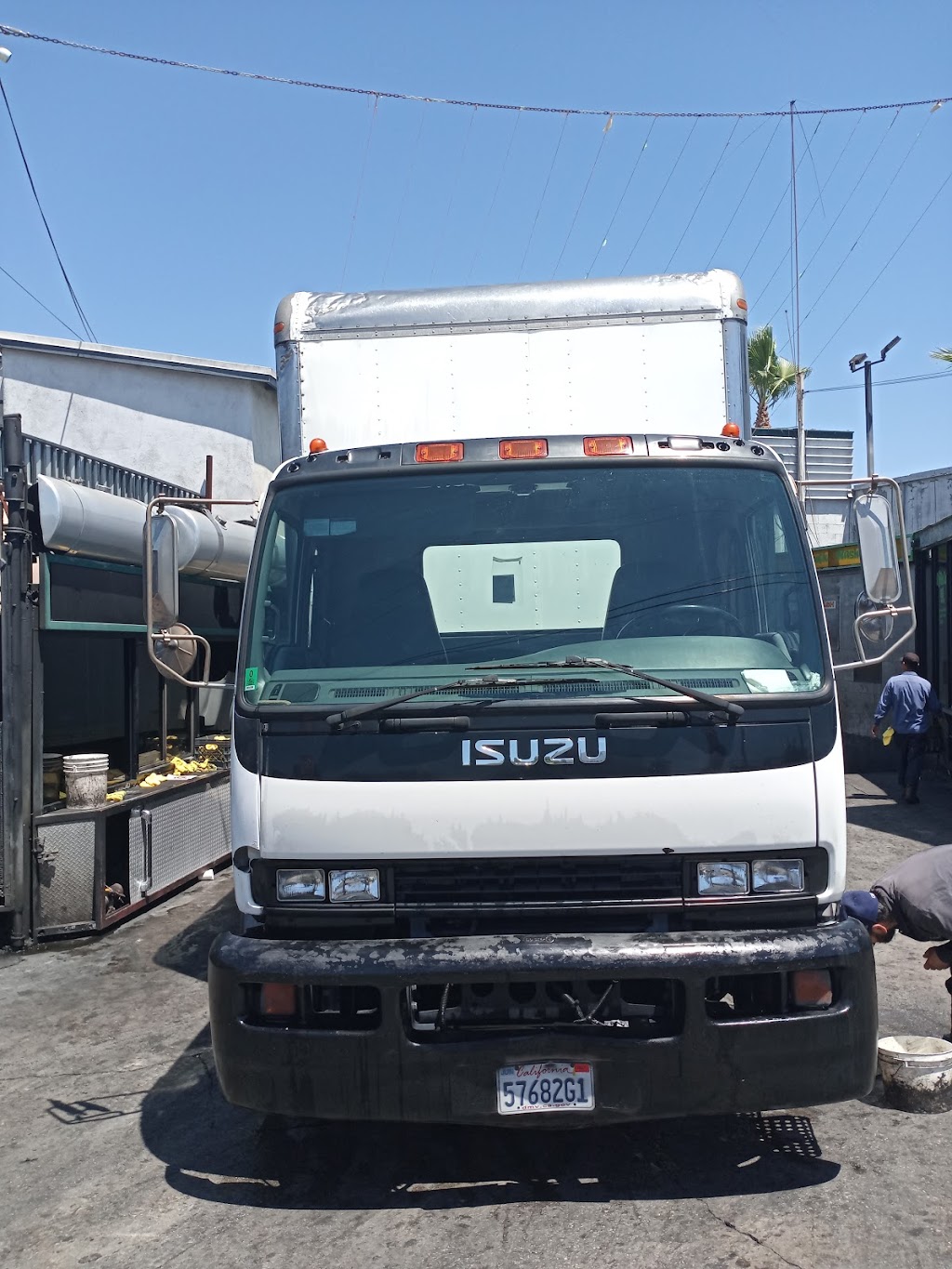 B J Truck Wash | 12715 S Main St, Los Angeles, CA 90061 | Phone: (323) 755-2804