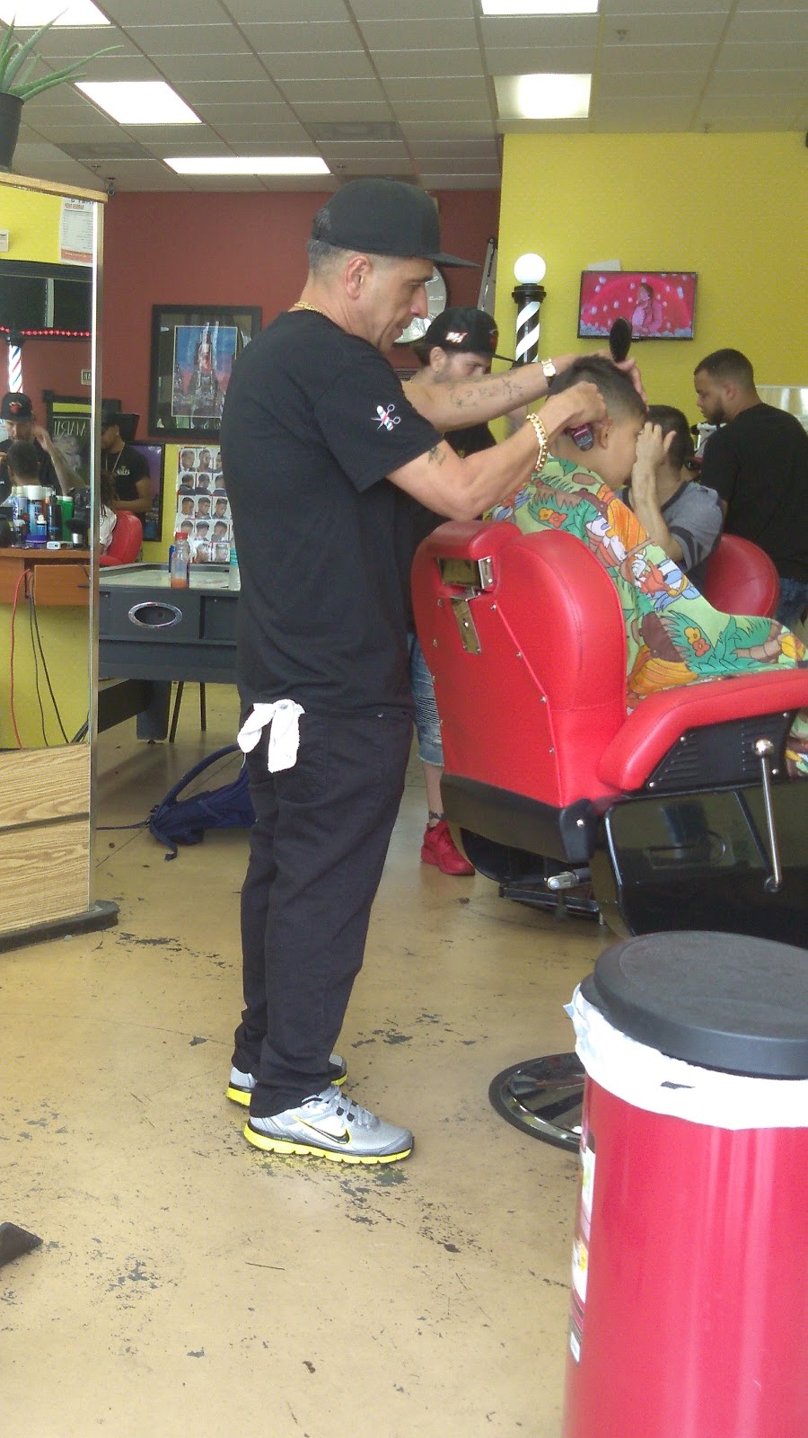 Walts Cuts Barbershop | 2200 W Columbia Ave, Kissimmee, FL 34741, USA | Phone: (407) 343-7804