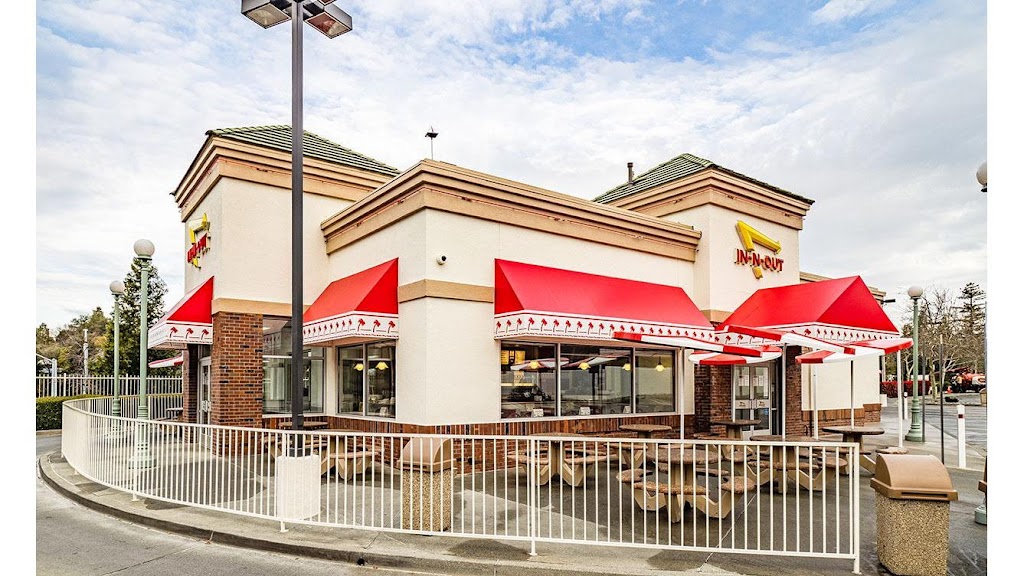 In-N-Out Burger | 130 Grass Valley Hwy, Auburn, CA 95603, USA | Phone: (800) 786-1000