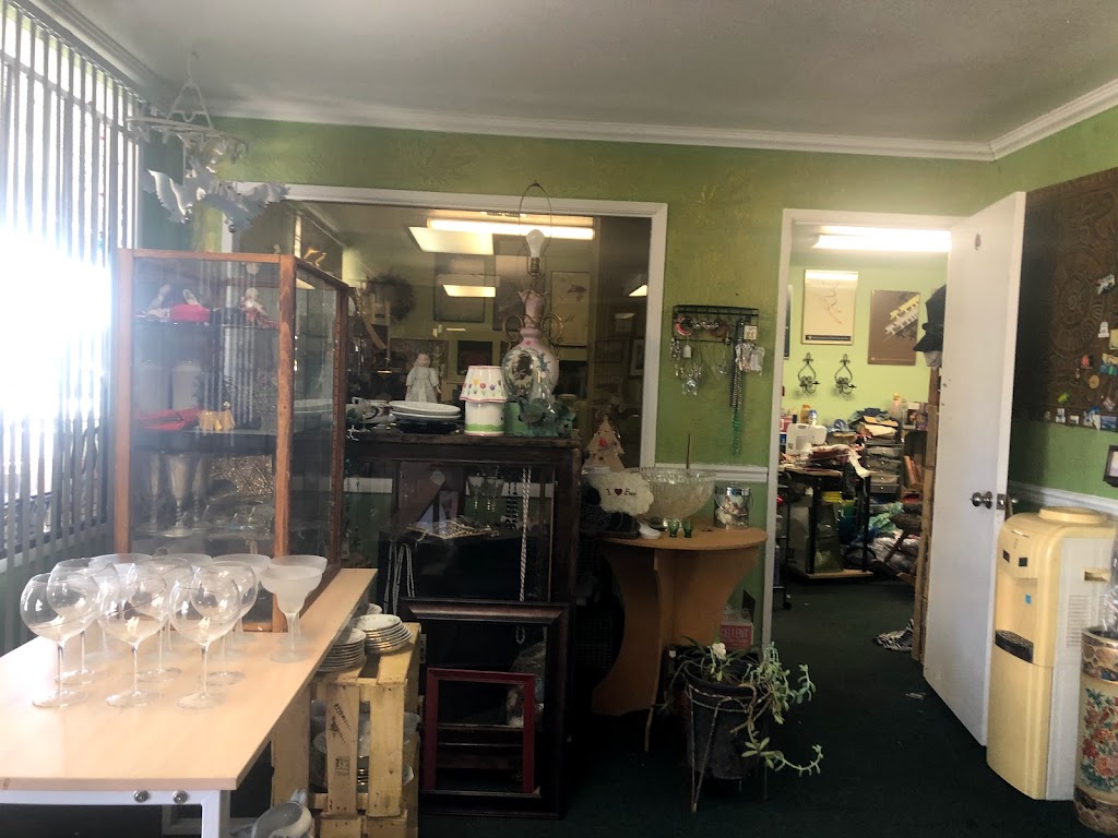 Pattys Friant Thrift Shop | 17112 N Friant Rd, Friant, CA 93626, USA | Phone: (559) 207-0984
