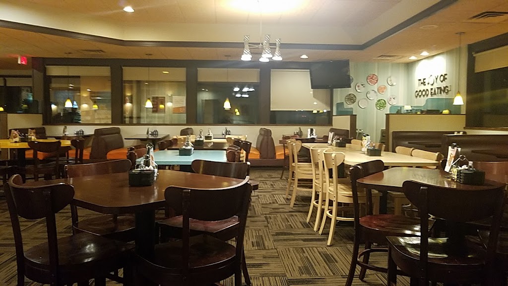 Village Inn | 7020 W Central Ave, Wichita, KS 67212, USA | Phone: (316) 945-2400