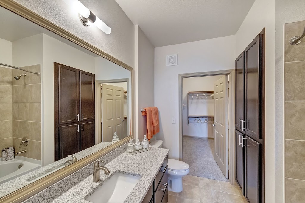 Mansfield on the Green Apartments | 250 N State Hwy 360, Mansfield, TX 76063, USA | Phone: (855) 601-2408