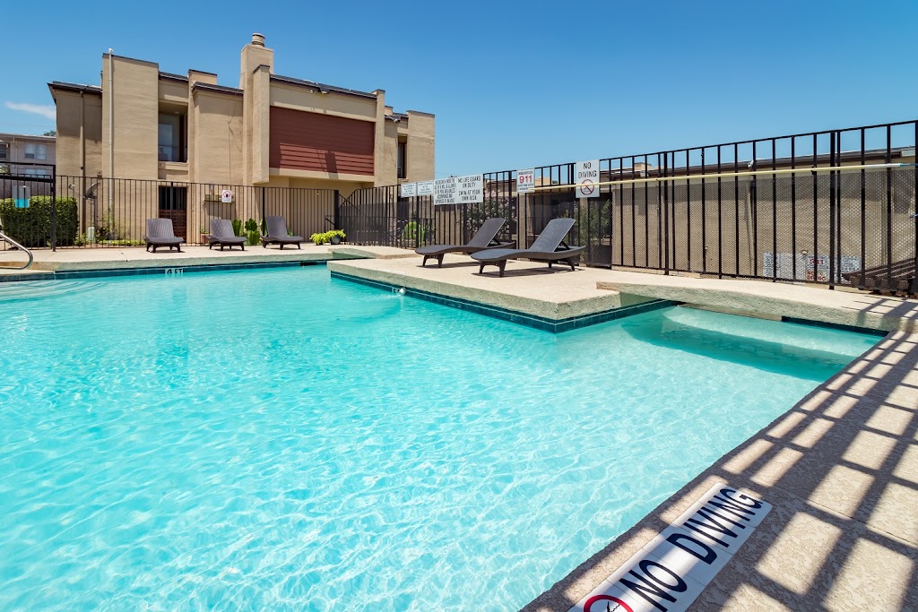 Woods of Ridgmar Apartments | 2200 Taxco Rd, Fort Worth, TX 76116, USA | Phone: (817) 731-1261