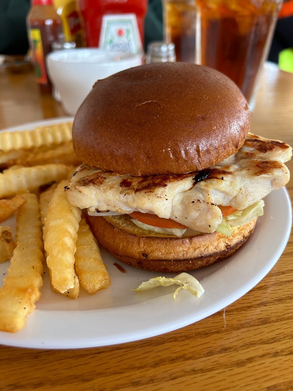 She Sings Cafe and Restaurant-Bar | 95 W Lake Rd, Mayville, NY 14757, USA | Phone: (716) 224-1090