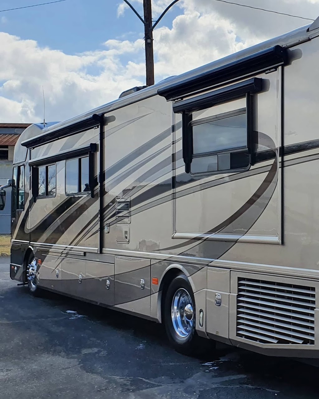 United Mobile RV Detailing & Ceramic Coatings | Ivy Ave, Yucaipa, CA 92399 | Phone: (909) 708-1259