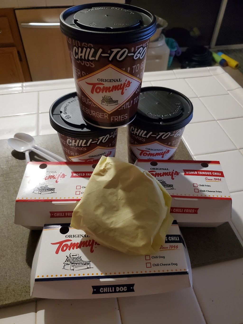 Original Tommys World Famous Hamburgers | 2280 Compton Ave, Corona, CA 92881, USA | Phone: (951) 272-9381