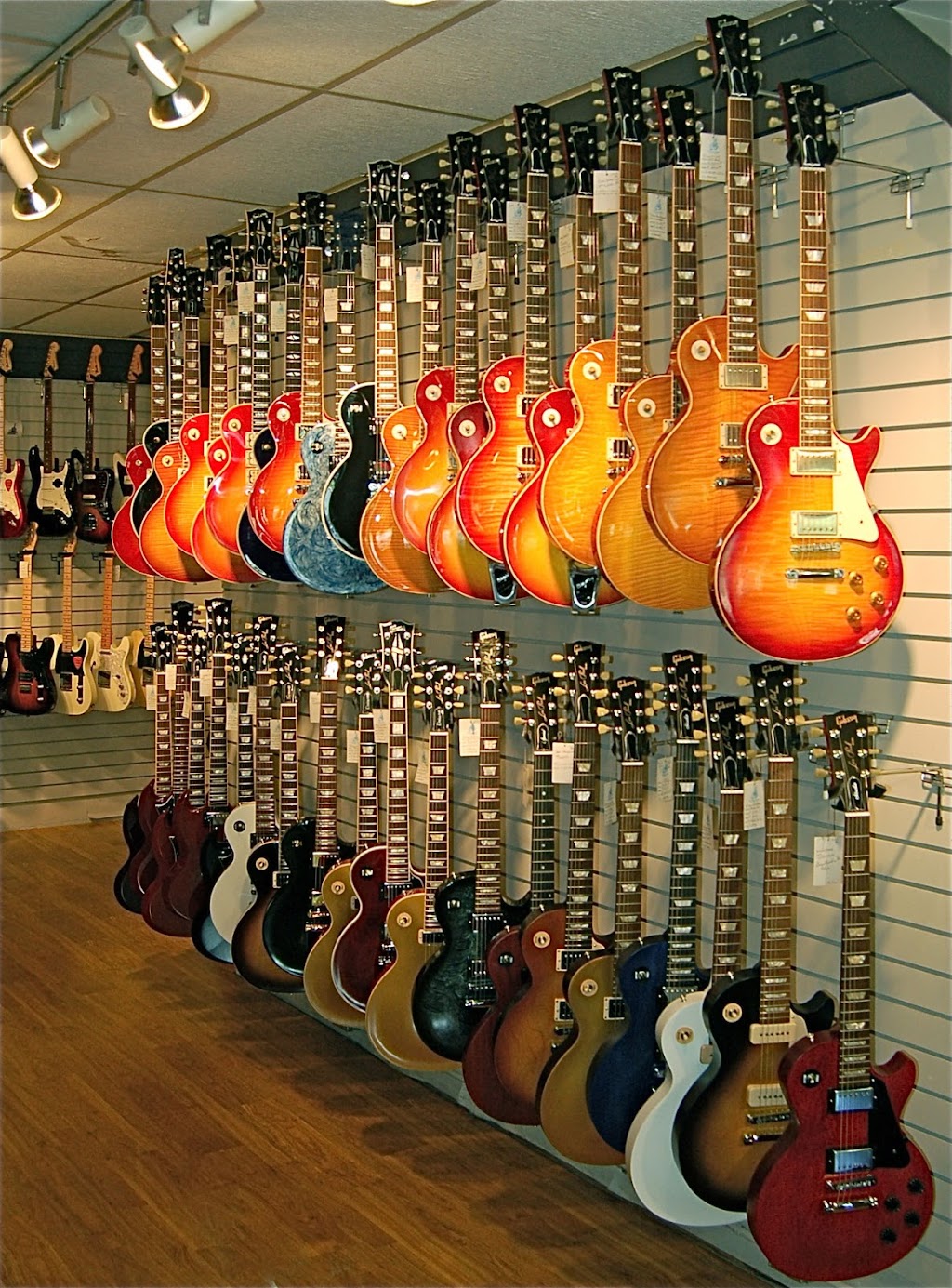 The Music Gallery | 2558 Green Bay Rd, Highland Park, IL 60035, USA | Phone: (847) 432-6350