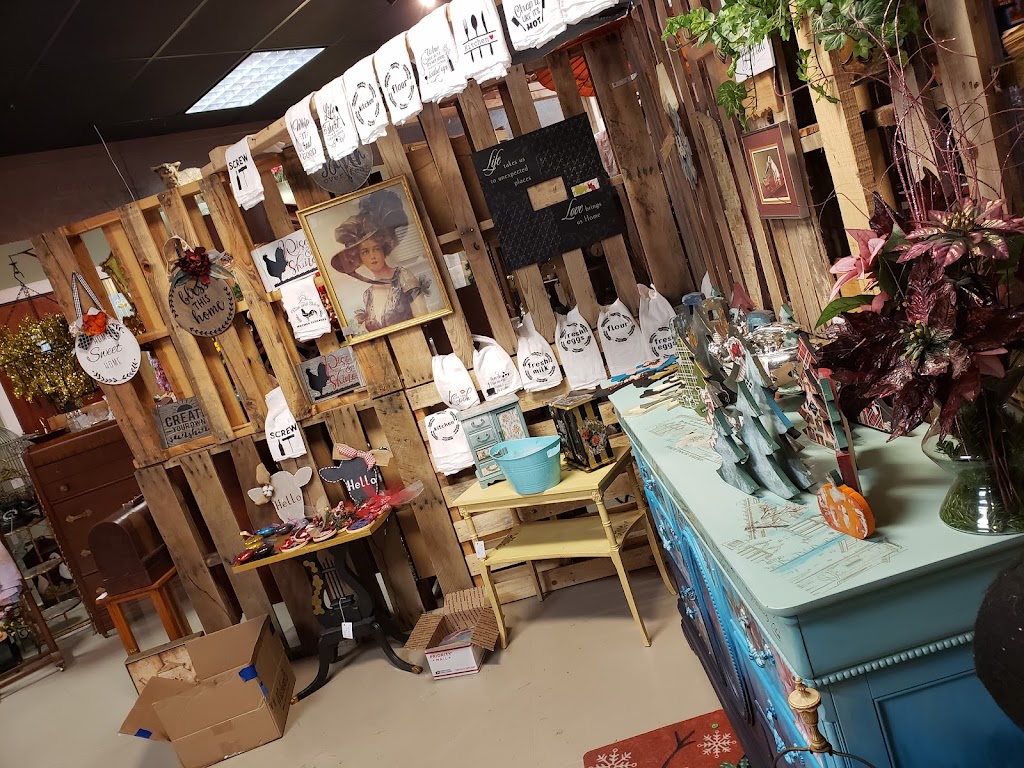 Litr Knot Plantation Antiques | 316 W Main St, Tuttle, OK 73089, USA | Phone: (405) 689-6044