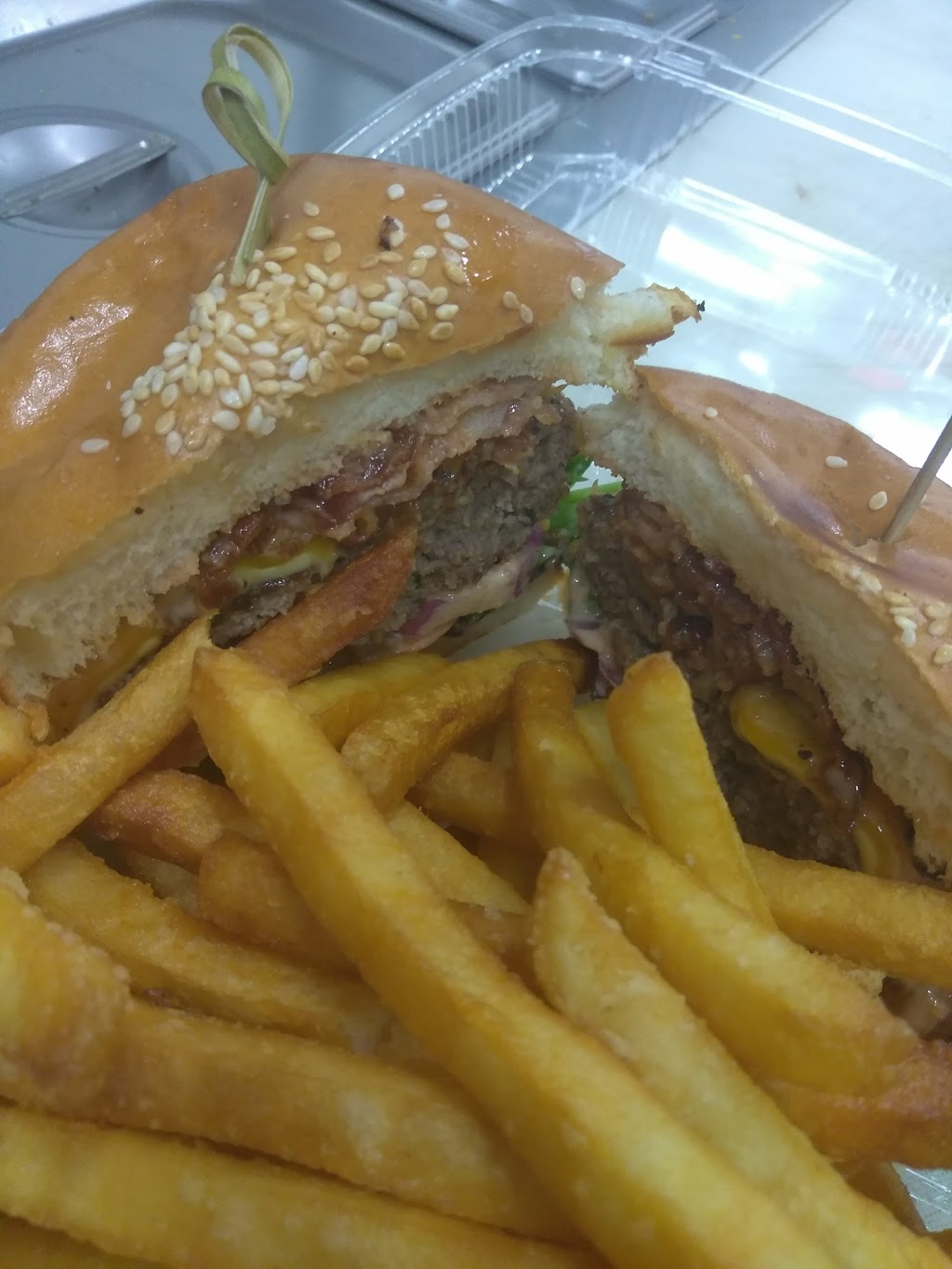 Jordan Burger NY | 4419A Broadway, New York, NY 10040, USA | Phone: (646) 678-5139