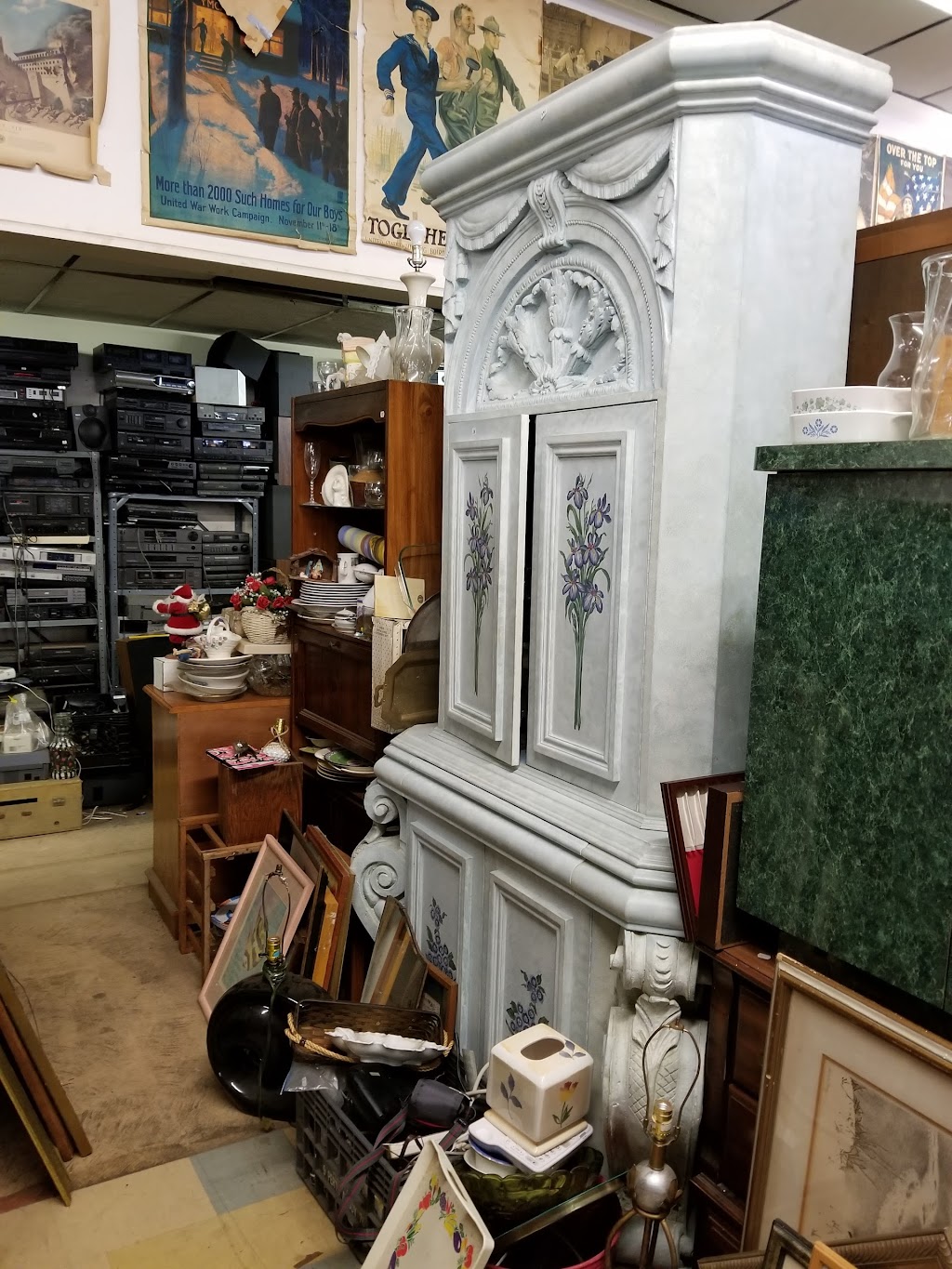 Englishtown Antiques & Used Furniture | 2094 Englishtown Rd, Jamesburg, NJ 08831, USA | Phone: (732) 446-3330