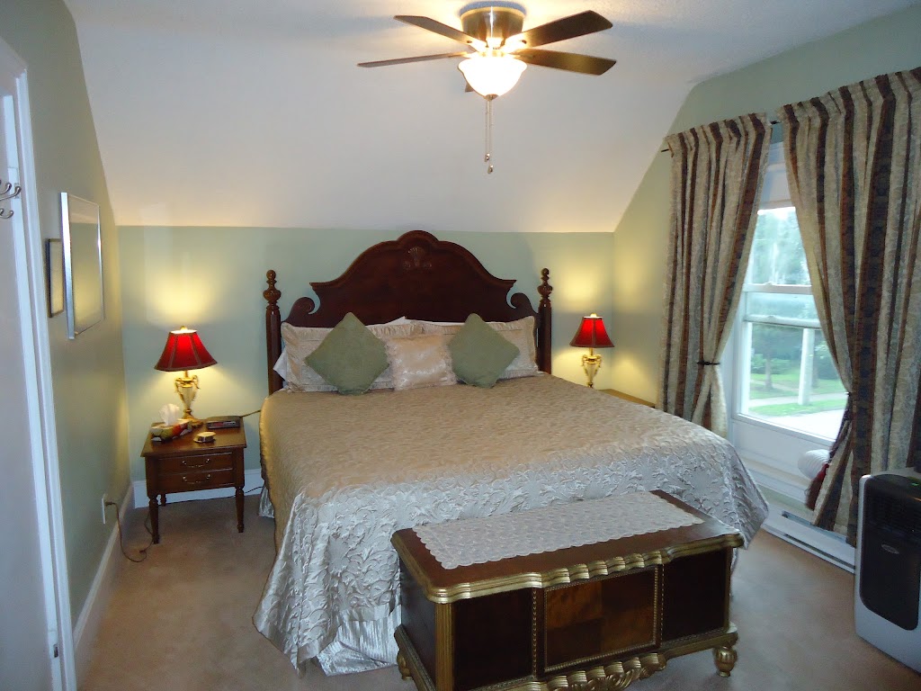 Absolute Elegance Bed & Breakfast | 6023 Culp St, Niagara Falls, ON L2G 2B6, Canada | Phone: (289) 296-9473