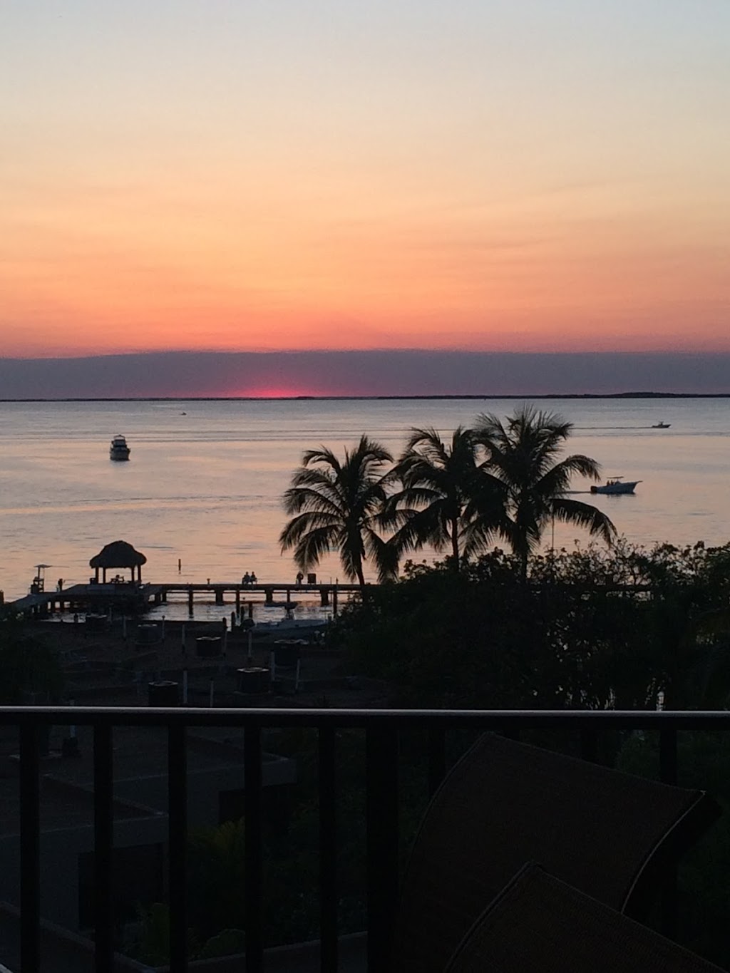 Key Largo, Florida - Moon Bay Vacation Rentals (Official) | 104350 Overseas Hwy, Key Largo, FL 33037, USA | Phone: (703) 989-9020