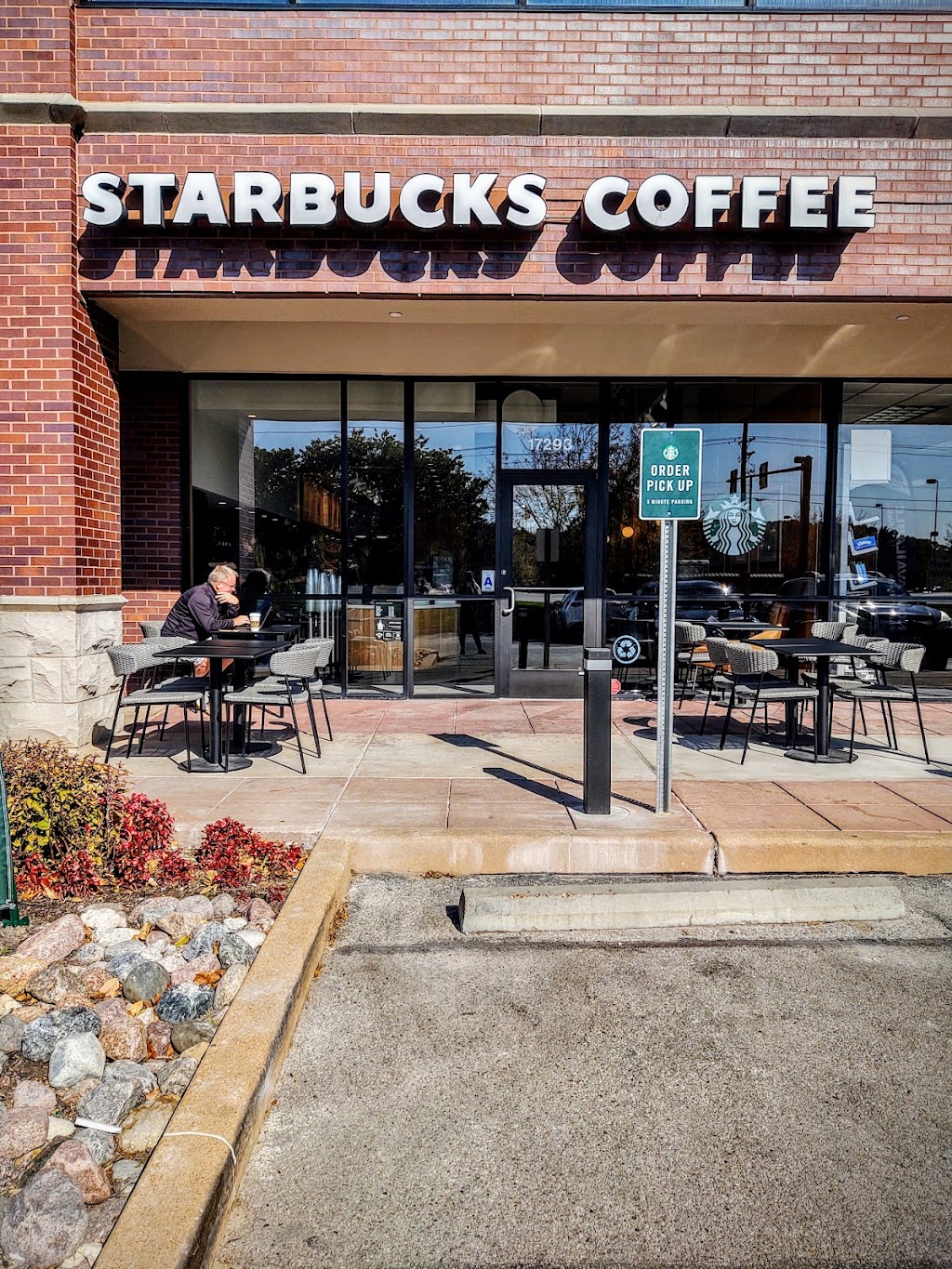 Starbucks | The Plaza at Boones Crossing, 17293 Chesterfield Airport Rd, Chesterfield, MO 63005, USA | Phone: (636) 536-6885