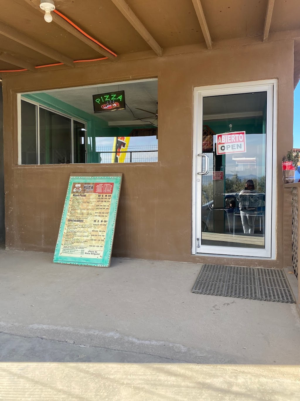 Pizzas de la Ruta | 39PF+F2, 22753 Ejido El Porvenir (Guadalupe), Baja California, Mexico | Phone: 646 125 3896