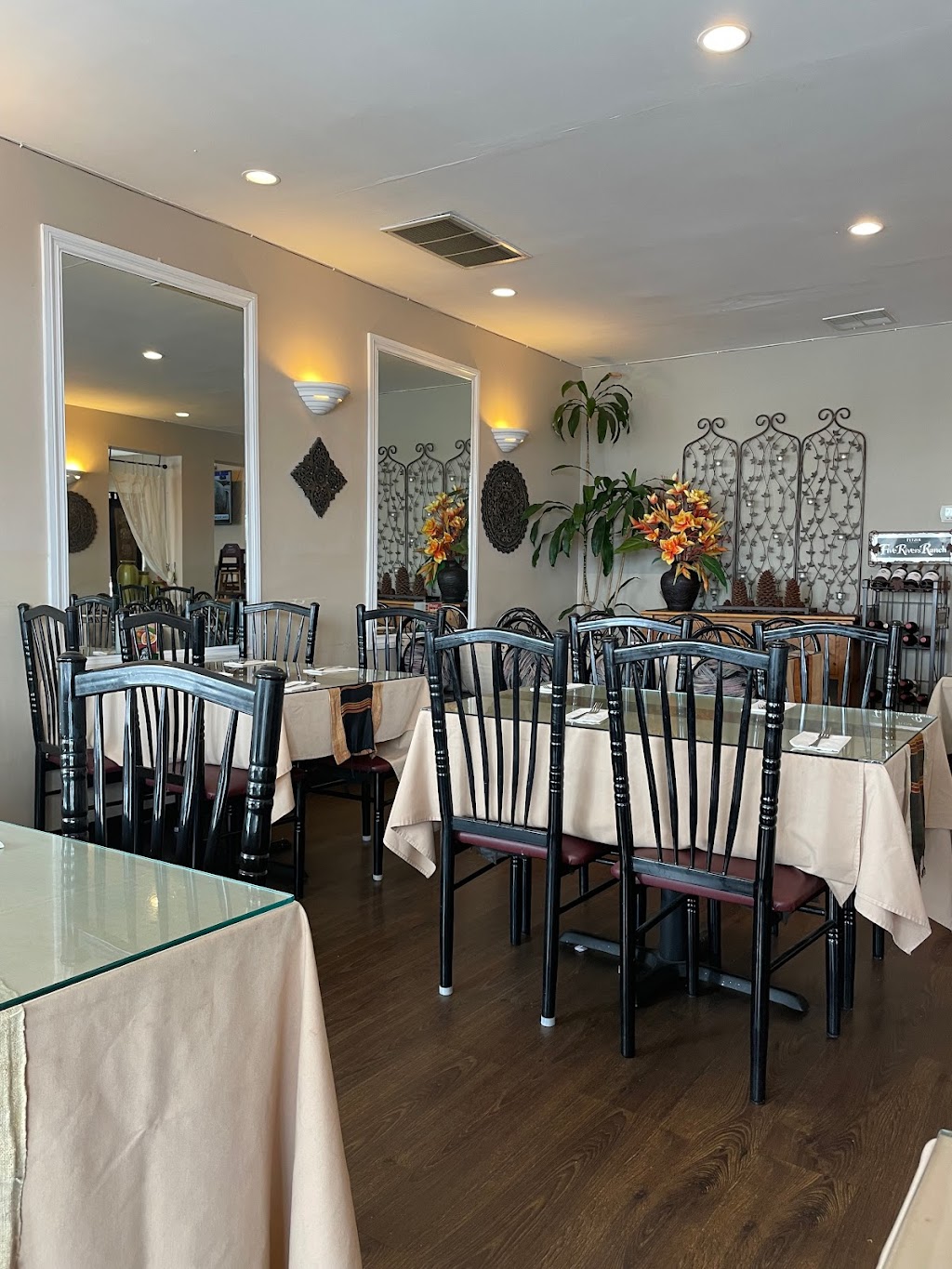 Thai Tangerine Restaurant | 12541 S Harbor Blvd, Garden Grove, CA 92840, USA | Phone: (714) 534-4490