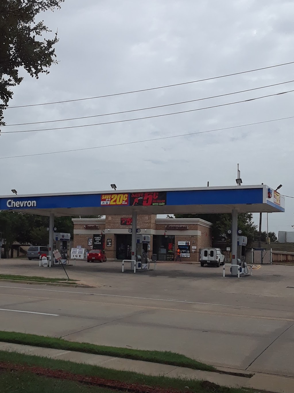 Chevron | 115 N Carrier Pkwy, Grand Prairie, TX 75050, USA | Phone: (972) 642-6555