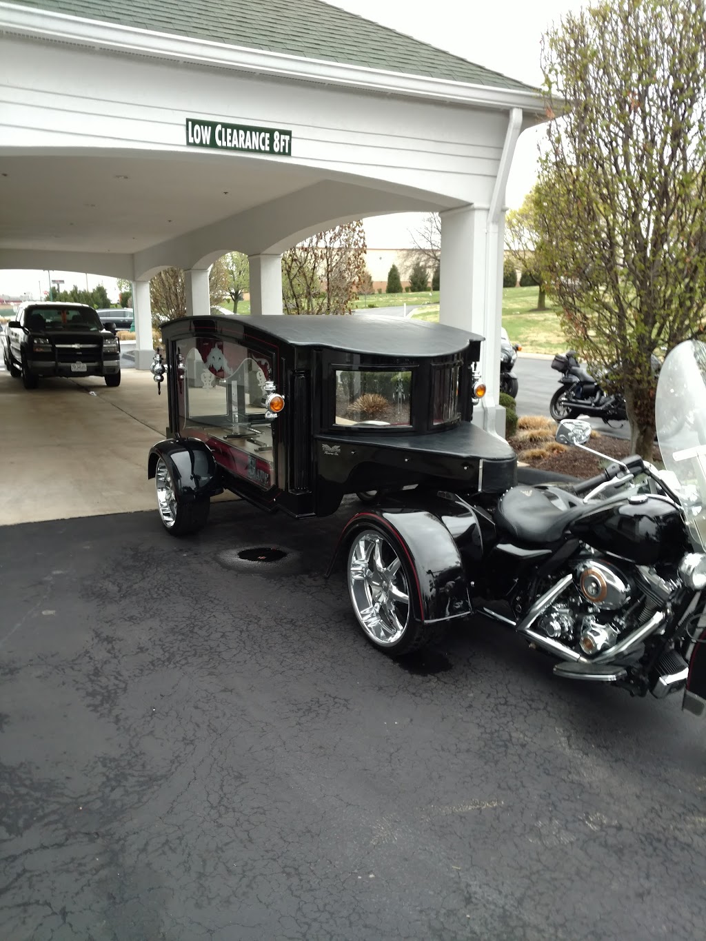 Baue Funeral Home Cave Springs | 3950 W Clay St, St Charles, MO 63301, United States | Phone: (636) 946-7811