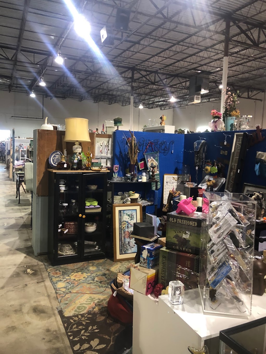 Allen Antique Mall | 104 N Greenville Ave, Allen, TX 75002, USA | Phone: (214) 383-9304