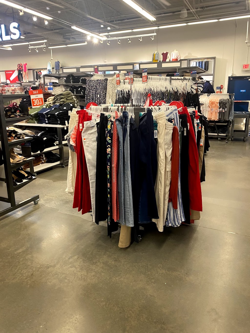 Old Navy Outlet | 4000 Arrowhead Blvd Suite 180, Mebane, NC 27302, USA | Phone: (919) 304-0653