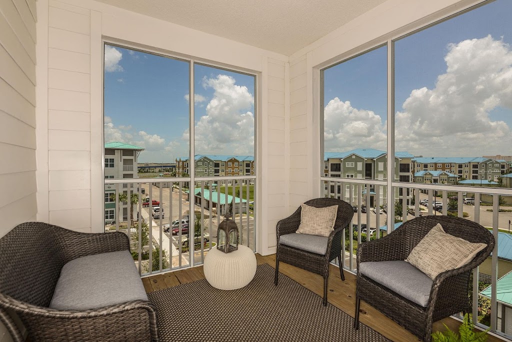 Axis West Apartments | 6820 Axis W Cir, Orlando, FL 32821, USA | Phone: (407) 778-5265