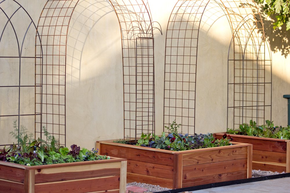 Heirloom Potager | 2416 N Riverside Dr, Santa Ana, CA 92706, USA | Phone: (714) 360-0015