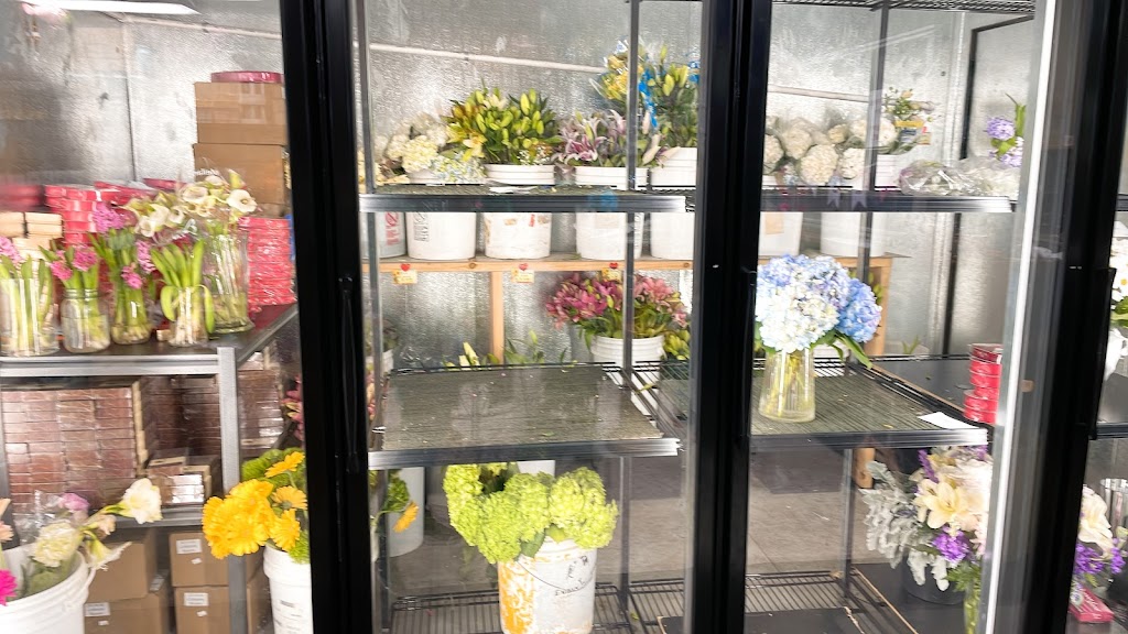 Shop Flowers Today | 31733 Riverside Dr Suite B, Lake Elsinore, CA 92530, United States | Phone: (951) 471-1810
