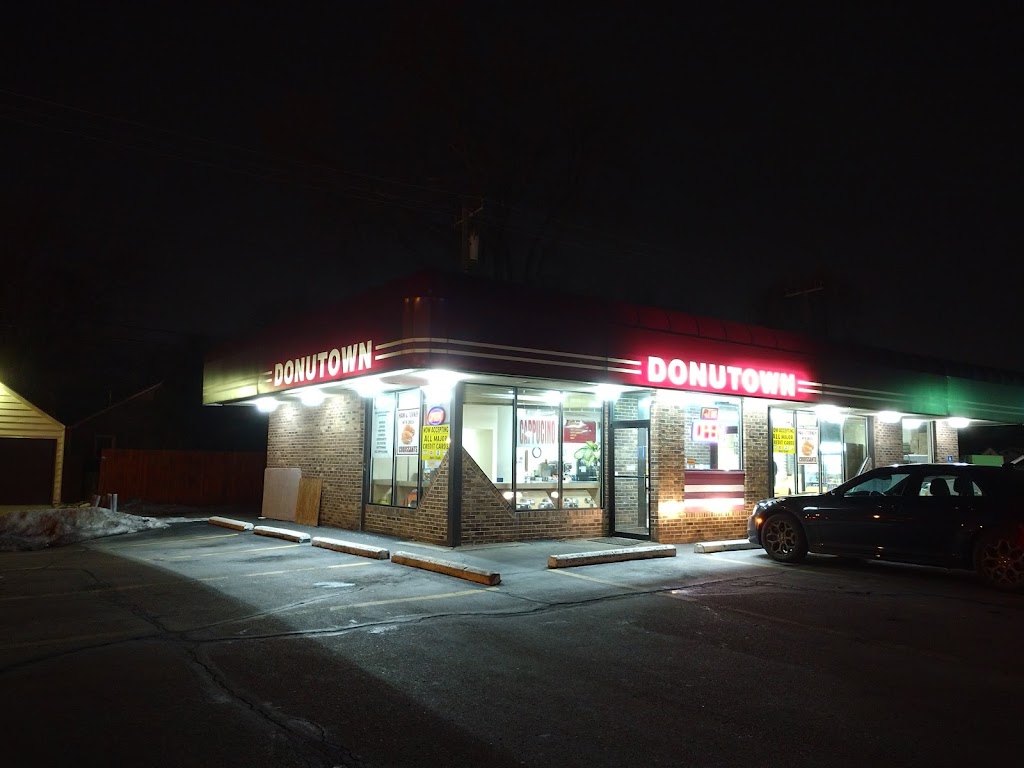 Donutown | 25580 Five Mile Rd, Redford Charter Twp, MI 48239, USA | Phone: (313) 592-0150
