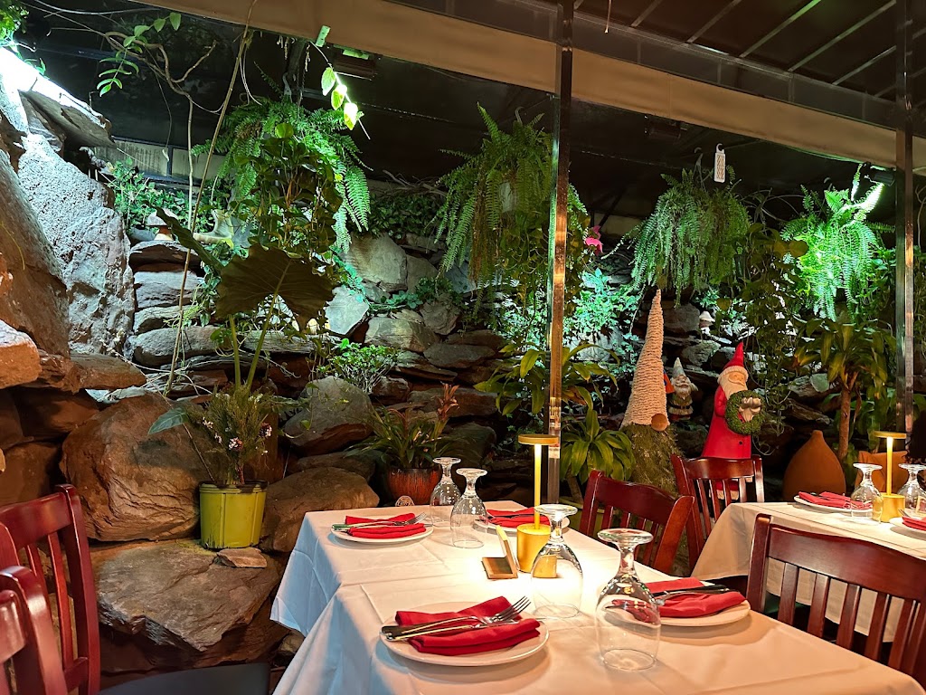 Old Tbilisi Garden | 174 Bleecker St, New York, NY 10012, USA | Phone: (212) 470-6064