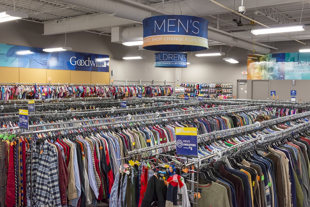 Goodwill Chardon | 425 Water St, Chardon, OH 44024, USA | Phone: (440) 901-0100