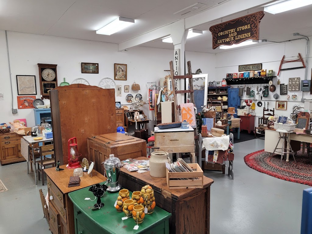 South End Antique Mall | 21128 Pacific Hwy E, Aurora, OR 97002, USA | Phone: (503) 678-5242