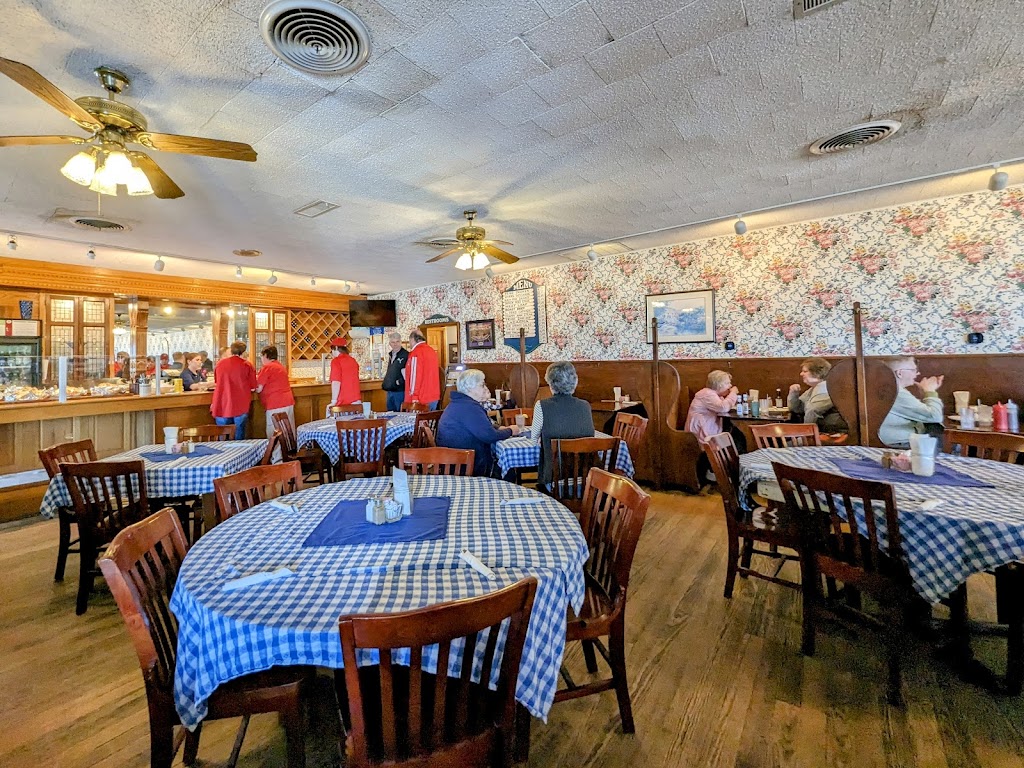 Blue Springs Cafe | 3505 George St, Highland, IL 62249, USA | Phone: (618) 654-5788