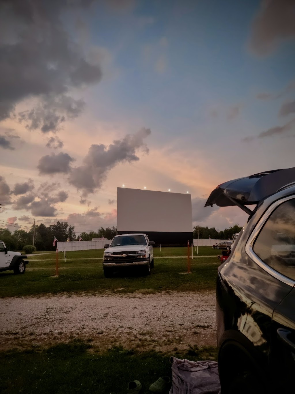 Mayfield Road Drive-In Theatre | 12100 State Rte 322, Chardon, OH 44024, USA | Phone: (440) 286-7173