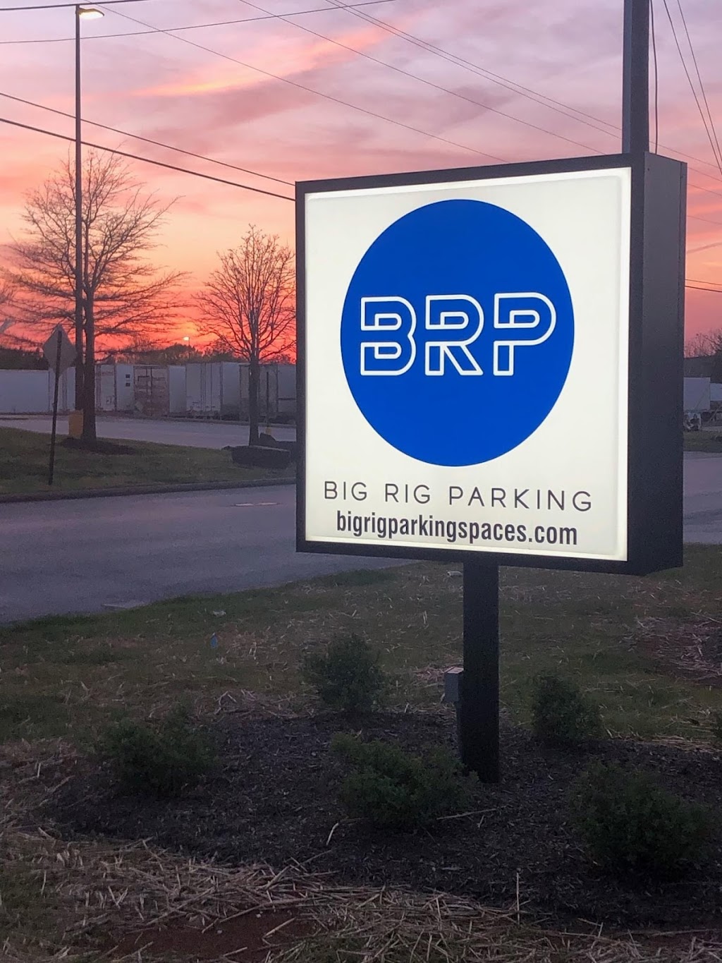 Big Rig Parking | 104 Forbus Dr, Murfreesboro, TN 37127, USA | Phone: (833) 727-5744